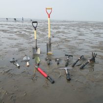 Seaside beach digging clams to pick up shells outdoor sea rake with net multi-purpose tool shovel clip