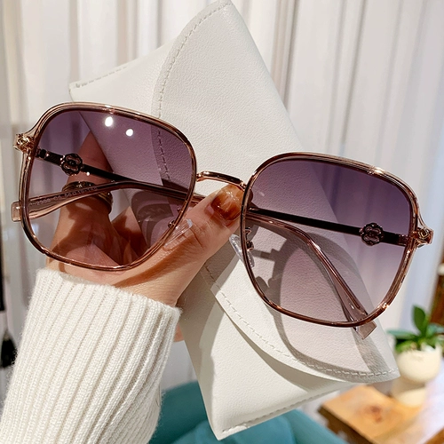 Модные солнцезащитные очки для женщин с высококачественными ультрафиолетовыми лучами и лицом маленького 2024 Нового квадратного круглого лица поляризованные солнцезащитные очки.