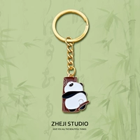 Держа деревянная панда