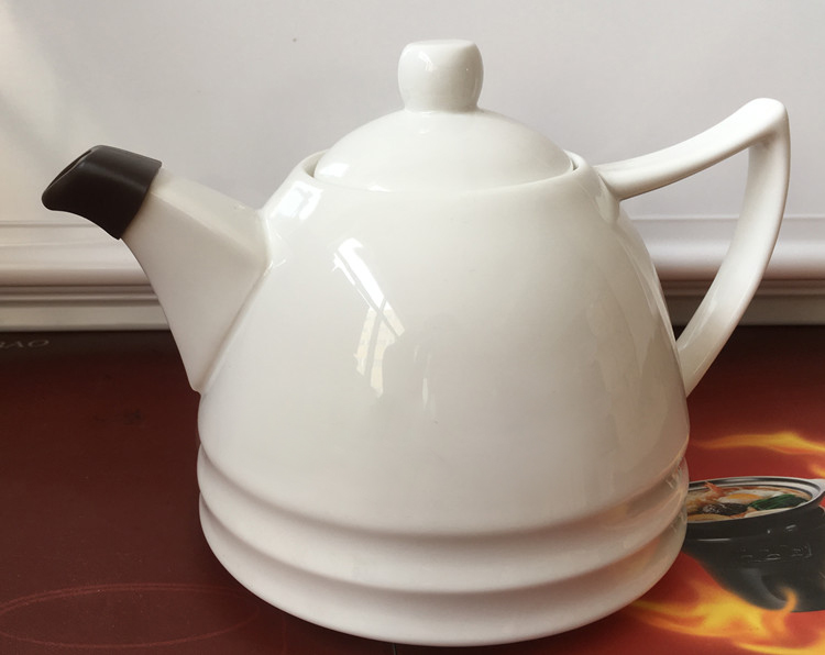 Spout restaurant Spout is leaking. Silicone Spout set against expressions using ceramics drip set 10 Spout set