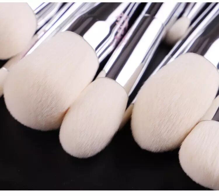 Makeup Brush Sets set of 13 Genuine Hair Beginners Color Makeup Tools Animal Hair Powder Undereye Shadow Brush Net Red Cover Brush