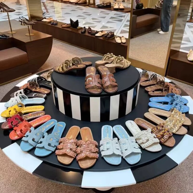 Sam Slippers, Same Style as Yu Shuxin, 2025 New Summer Leather Classic Bay Flat Beach Sandals for Women