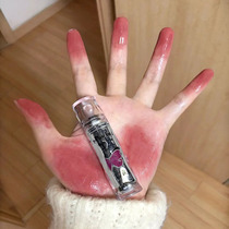 So tender and numb pseudo-no makeup pouty lips mirror glossy lip gloss glossy lipstick that is not easy to stick to the cup and forms a film mirror gloss lip gloss