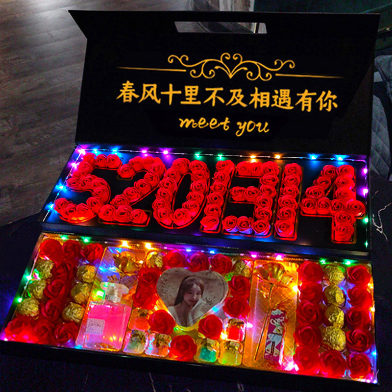 7 New Year's Valentine's Day gifts to girlfriend Girlfriend Creative Romantic Surprise Wife Special Walk Birthday Table White