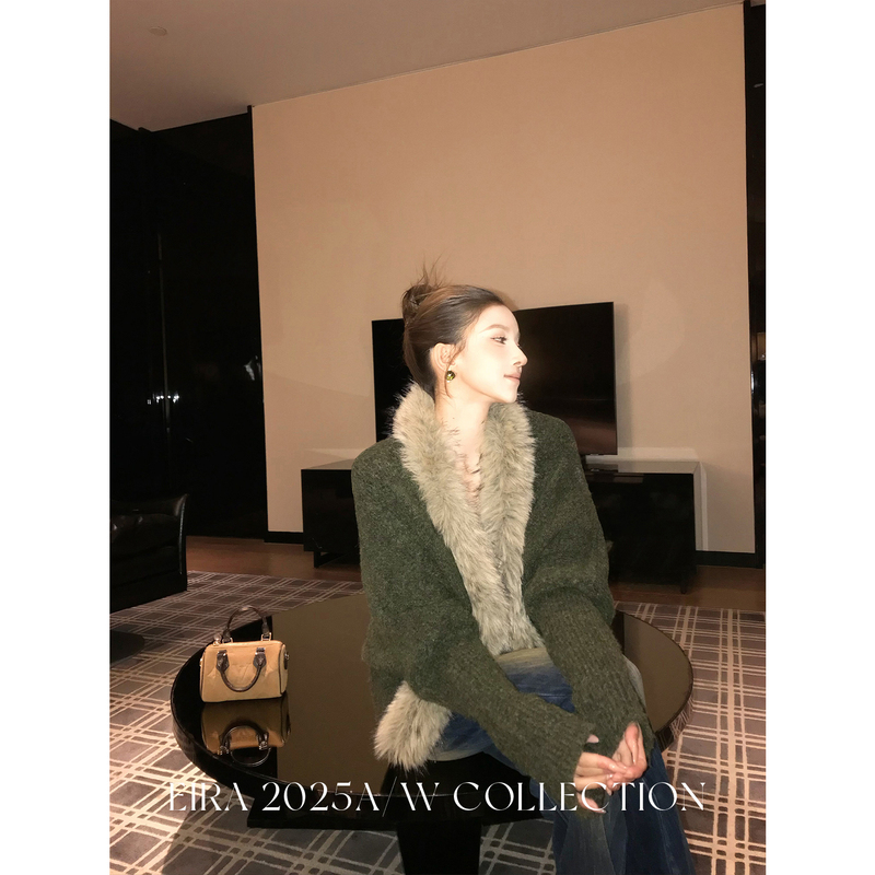 [Clearance Sale] Vintage Fur Collar Batwing Sleeve Knitted Cardigan for Women, Winter Loose Fit, Elegant and Relaxed Style Top