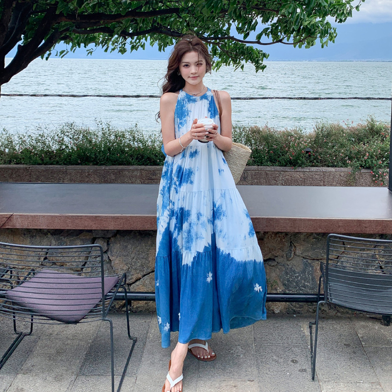 Blue Unique Resort-Style Tie-Dye Print Halter Neck Dress for Women 2026 Summer New Style Relaxed and Elegant Long Dress Blue Unique Resort-Style Tie-Dye Print Halter Neck Dress for Women 2026 Summer New Style Relaxed and Elegant Long Dress