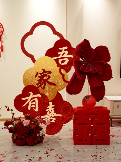 Men and Women Create a New Atmosphere in the Wedding Room with Kt Board Decorations, Wedding Scene Setup, Living Room Corner Garland Decoration Set