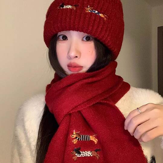 Mqvq Cute Dachshund Hat and Scarf Two-Piece Set Embroidered Red Woolen Hat Christmas and New Year Scarf for Girlfriend