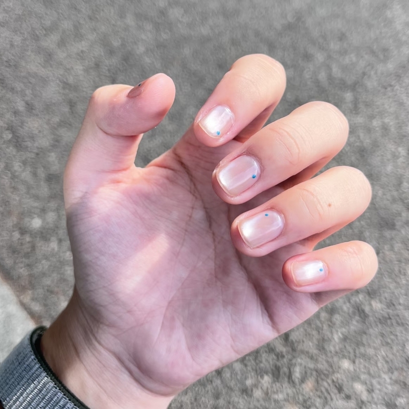 Men's Minimalist Style Clear Cat-Eye Nail Stickers in Nude Color with Blue Dot Decoration, Short Style for Daily Use Men's Minimalist Style Clear Cat-Eye Nail Stickers in Nude Color with Blue Dot Decoration, Short Style for Daily Use