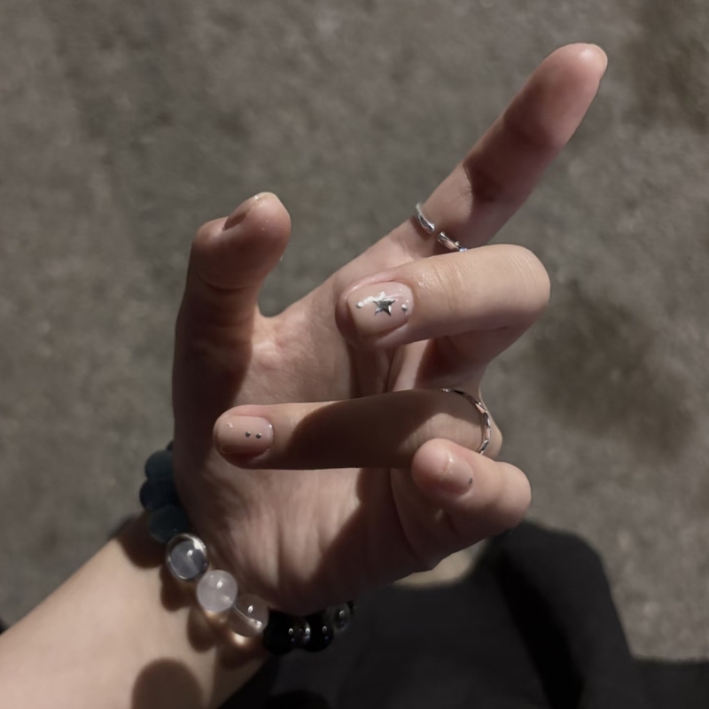 Cool-Toned Nude Metallic Rivet Starburst Press-On Nails, Unisex Niche Design Short Square-Round Nail Art Stickers