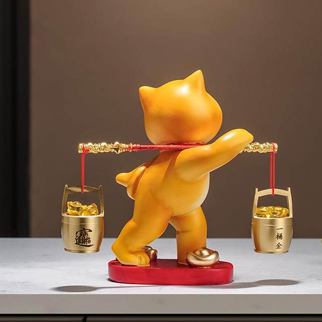 Light luxury ornaments, a bucket of gold lucky cat ornaments, new Chinese style daily gold doujin home accessories, high-end housewarming gifts