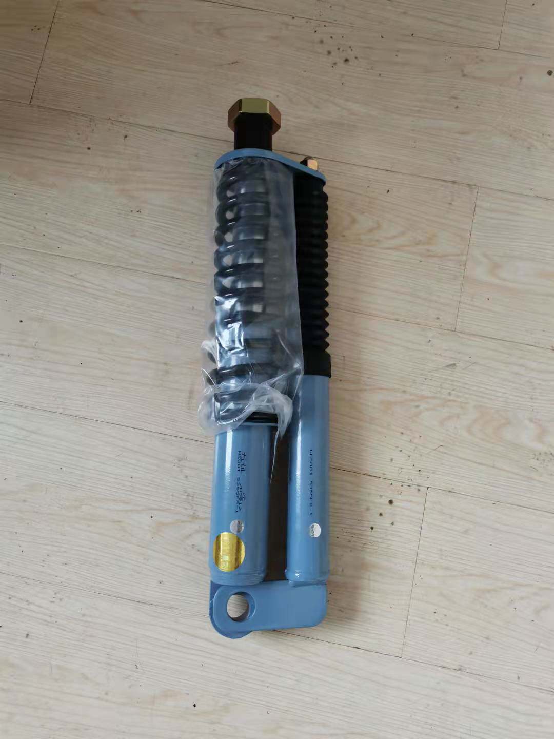 Wuzheng tricycle original auto parts Aoxiang front wheel shock absorber Xiangyun tiger double shock absorber 5355Fs