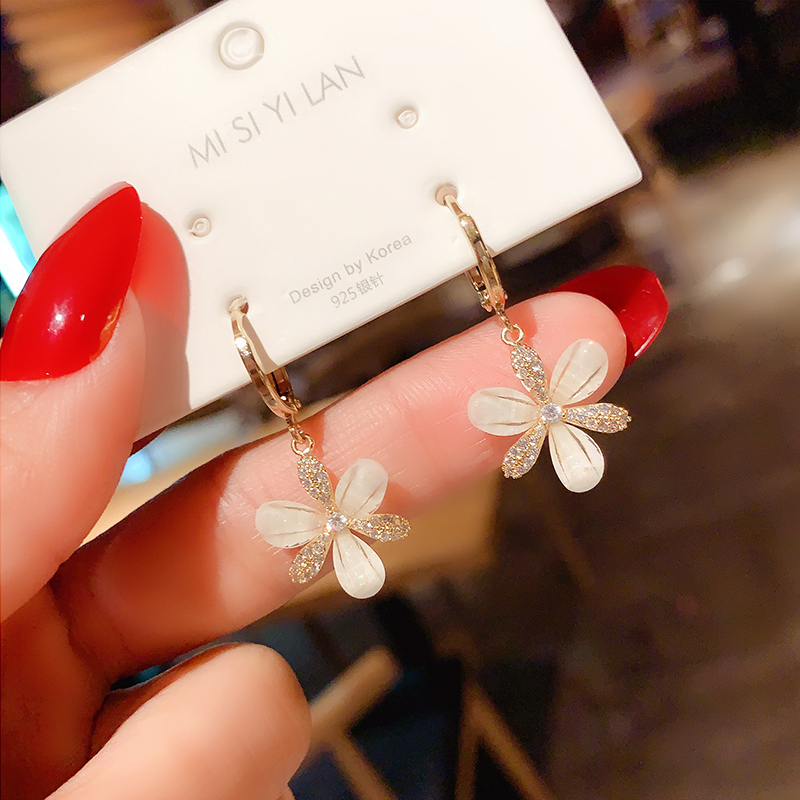 South Korea Fashion Crystal Flowers Ear Buttons East Gate Superior Feel 100 Hitch Earrings Temperament Net Red Little Earrings
