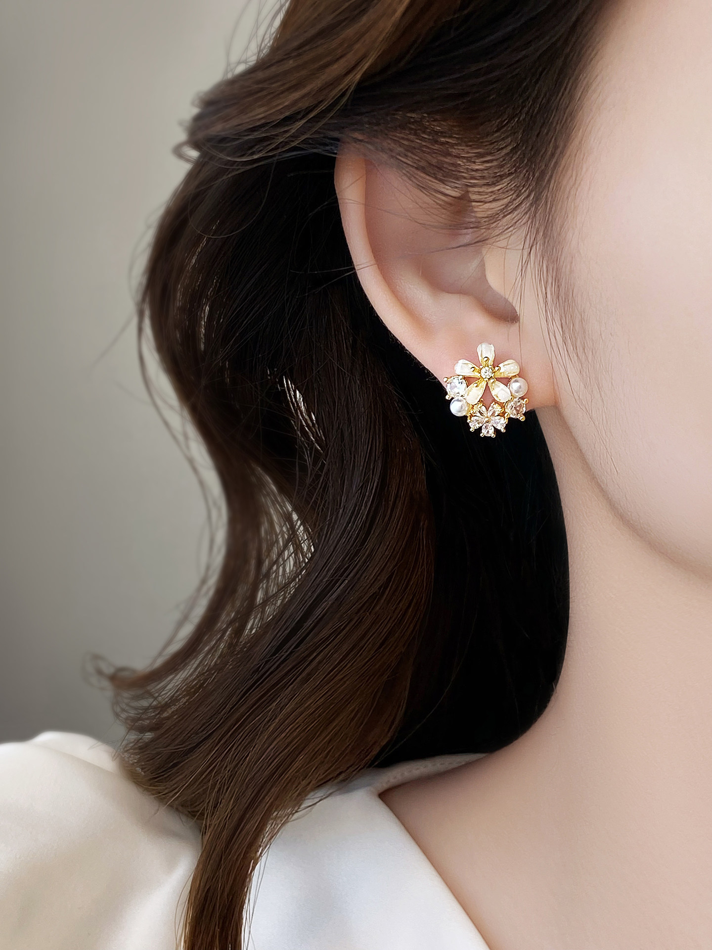 Fresh and Simple Flower Earrings 2026 New Popular Style, High-End, Popular, Feminine, Suitable for Round Faces, Women's Earrings