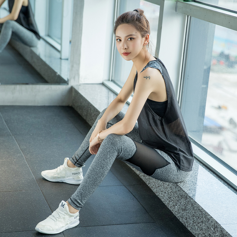 Yoga Sports Suit Woman Spring Summer Sexy Net Yarn Vest Online Red Running Speed Dry-looking gym yoga suit-Taobao