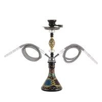 Два человека со средним пакетом распределения