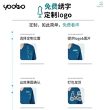 Три -летняя магазин с четырьмя цветными рабочими одеждой мужская и женщина -похожая на эксплуатационные залы для мытья рука -разбрызгивающие руки, с коротки