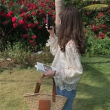 Легкий роскошный лето 2025 г. Новый модный и восстановительный возраст модный белый дизайн ниша с кружевной рубашкой.