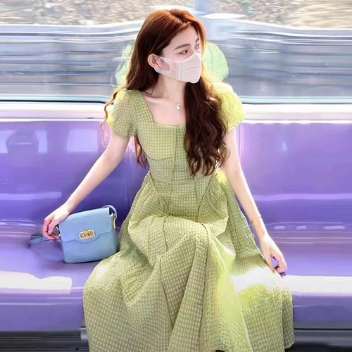 Брендовое зеленое платье, рукава фонарики