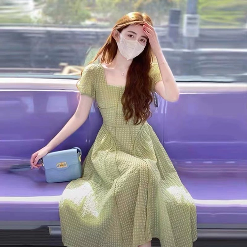 Брендовое зеленое платье, рукава фонарики