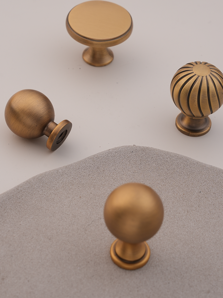 French-Style Brass Handle for Wardrobe Doors, Drawers, Cabinets, Simple Single-Hole Small Handle, Antique Retro Bronze Color