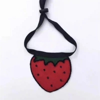 Клубника, слюнявчик