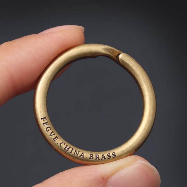 Handmade Chamfered and Polished Curved Pure Copper Key Ring with Vintage Finish, Brass Keychain, Retro Creative Design