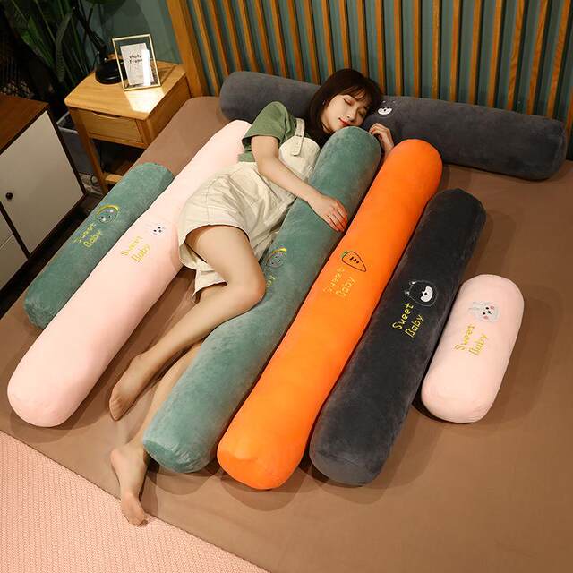 Sleeping in the bedroom with a cylindrical long pillow with a pillow for girls on the bed side, long legs pillow for boys dormitory long pillow