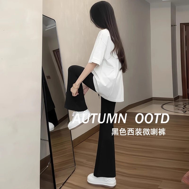 レディース ブラック フレアパンツ、2026年夏新作、小柄な方向け、ゆったりワイドレッグ、ホースフープスタイル、リラックス感のある、ややフレアのスーツパンツ。