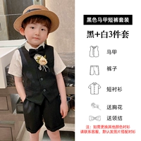 Черный жилет, шорты, рубашка, галстук-бабочка на лацкан