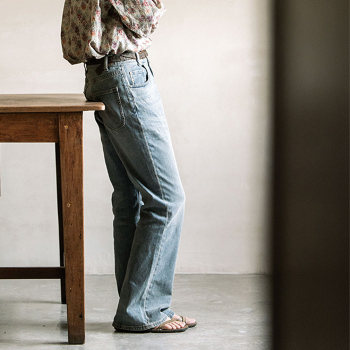 ການປົກຫຸ້ມຂອງແມ່ນດອກໄມ້, denim ຝ້າຍ, faded ແລະ distressed, ແບບ retro, ລຸ່ມລະຄັງ