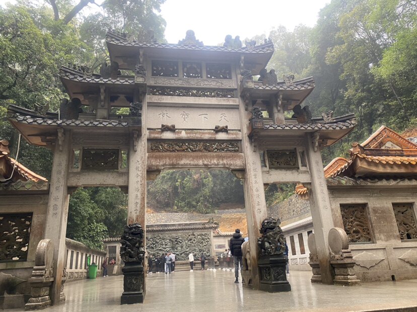 合运塑胶的LOGO