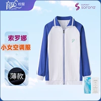 Тонкое пальто маленькой девочки