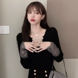 Небольшой дизайнерский приталенный лонгслив, приятная телу футболка, осенний, в обтяжку, тренд сезона, V-образный вырез