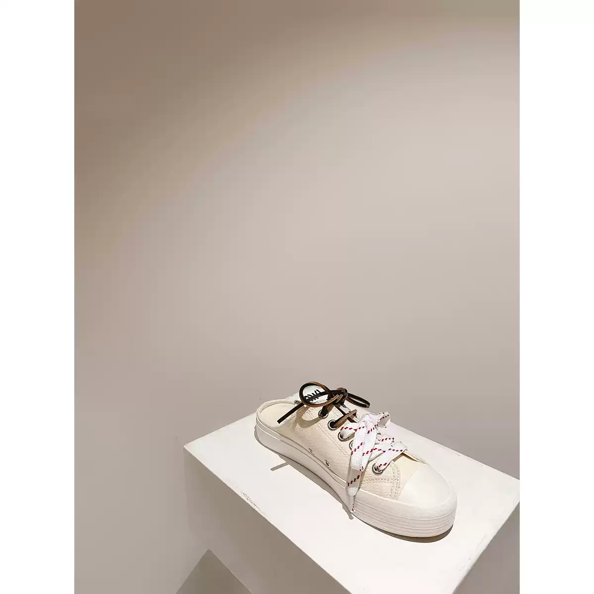 Half-drag casual shoes