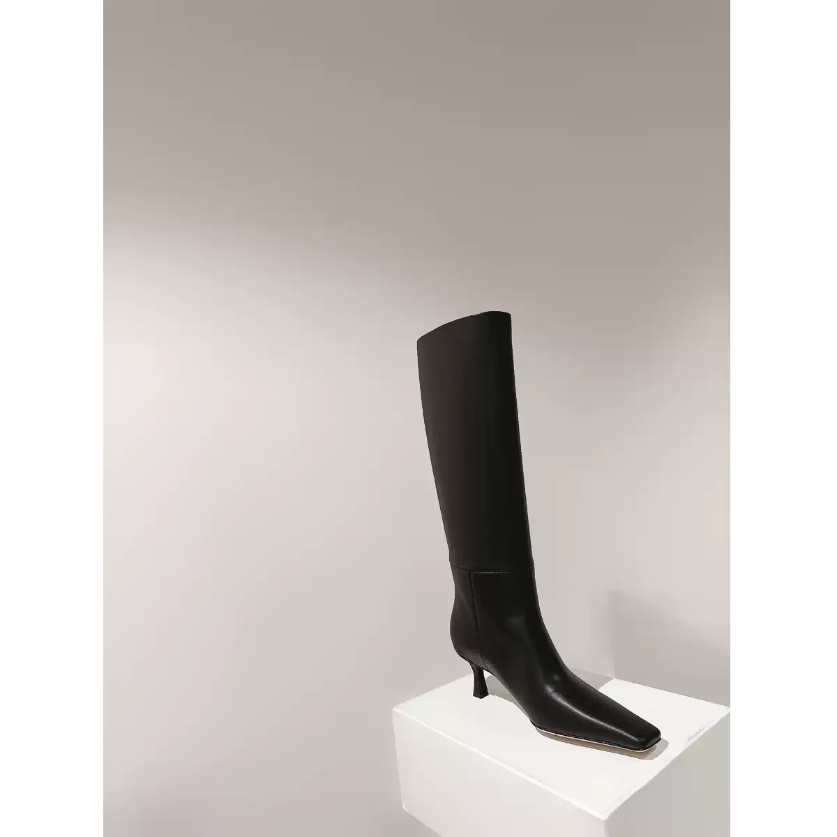 High-heeled boots