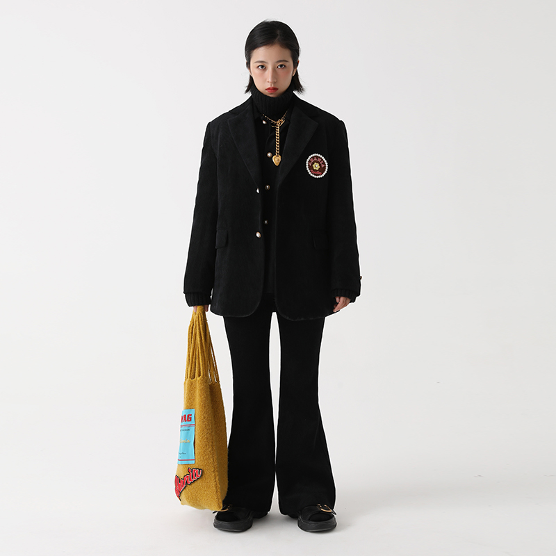 Ahania X DNT Han Huohuo's aura is one meter and eight accents, just look at it in a corduroy suit and trousers suit