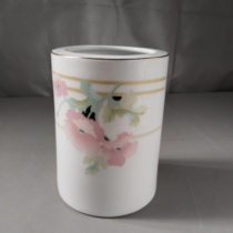 Old objects of Liling Guoguang pen holder from the 1980s carefully photographed