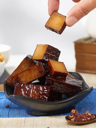 Sichuan-Style Braised Tofu, Five-Spice Spicy Prince Cave Tofu, Hard Small-Packaged Snacks, Leisure Snacks for Watching Dramas, Old-Fashioned Tofu