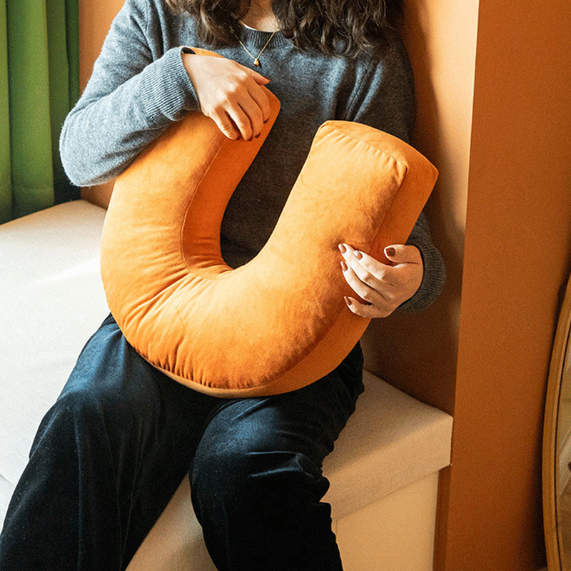 Nordic surprise wind wave U-type pillow pillow and twisted sofa bed decorated pillow cushion in