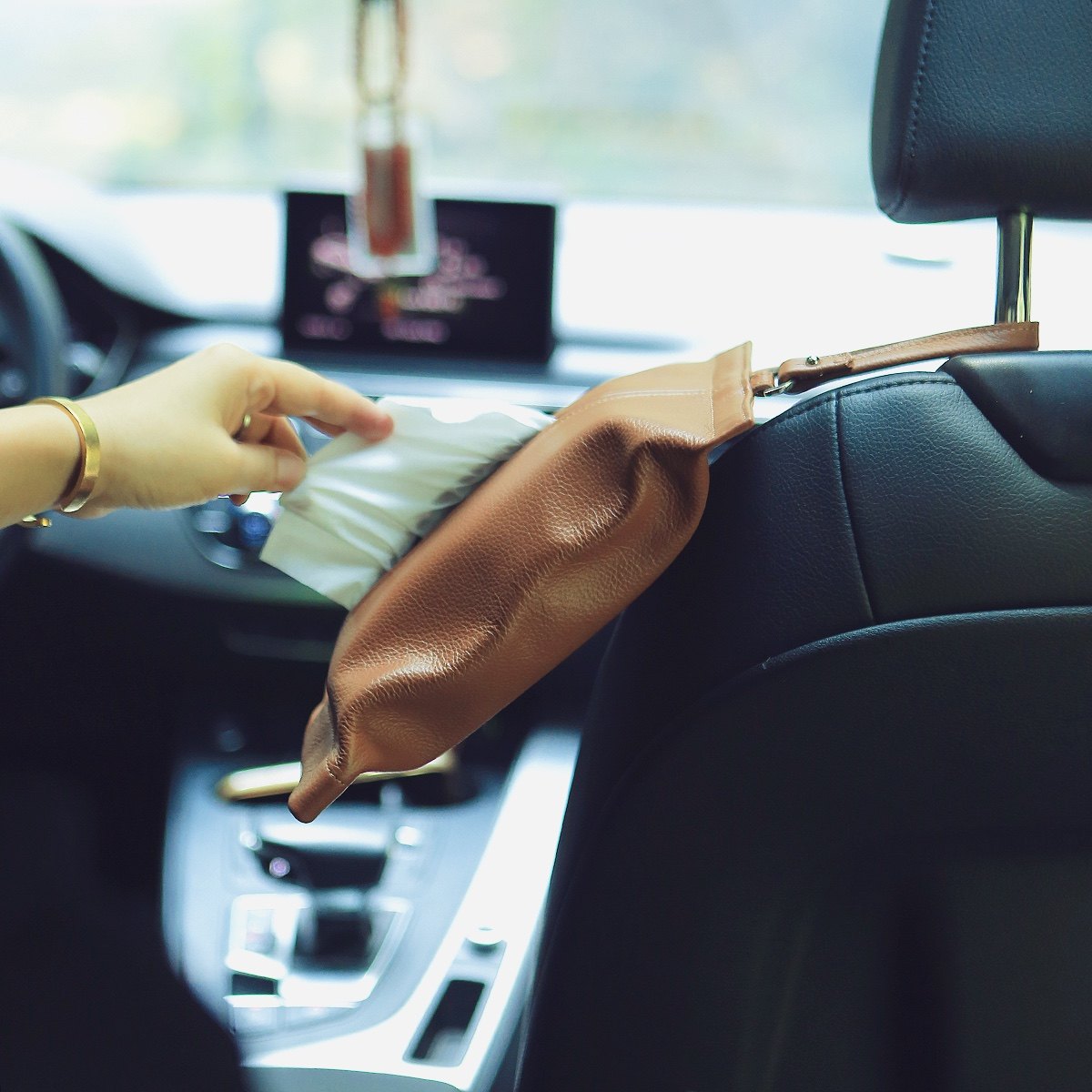 Car-Mounted High-End Tissue Box, Car Armrest Box, Tissue Box, Face Towel Storage Bag, High-End Tissue Cover