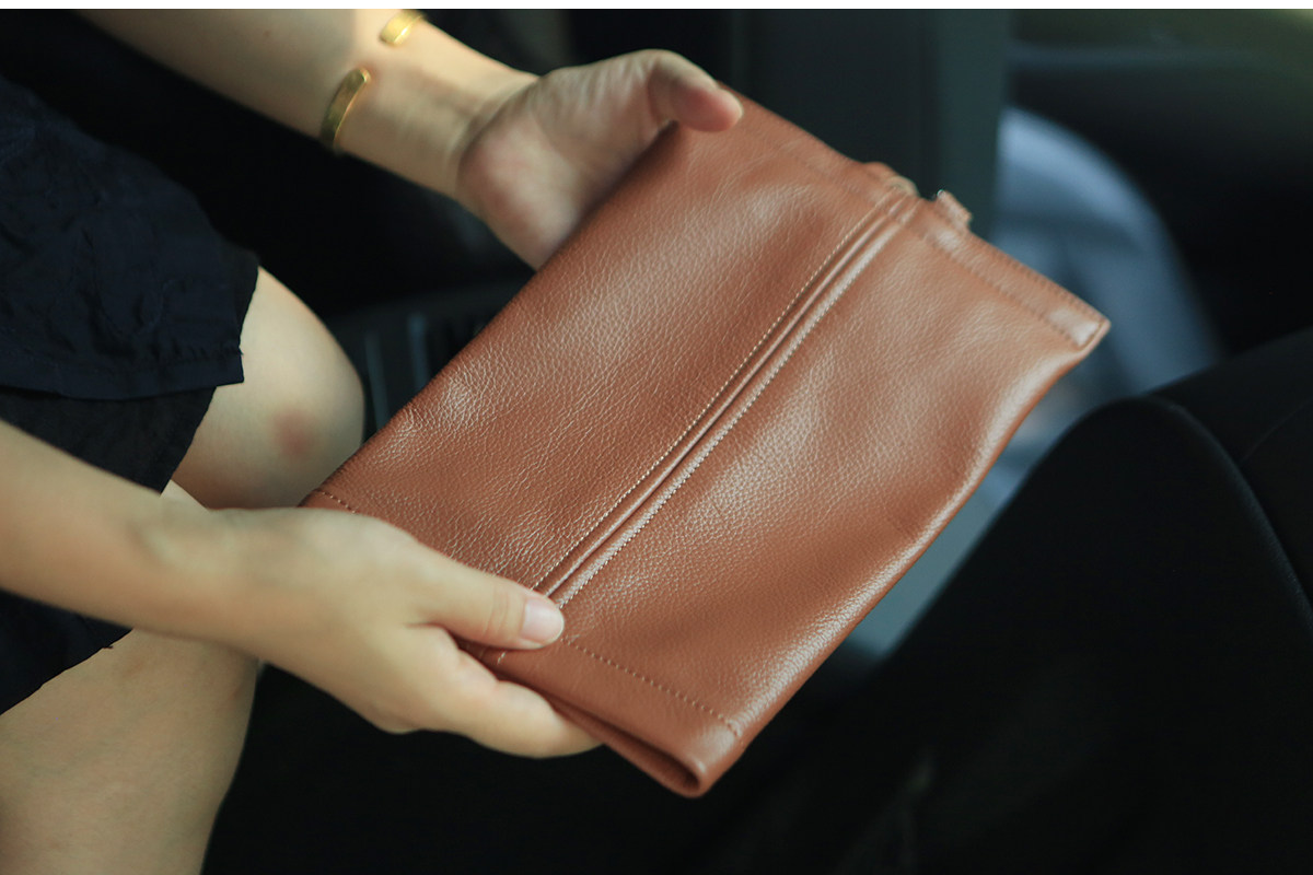 Car-Mounted High-End Tissue Box, Car Armrest Box, Tissue Box, Face Towel Storage Bag, High-End Tissue Cover