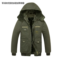 Зеленая утепленная куртка