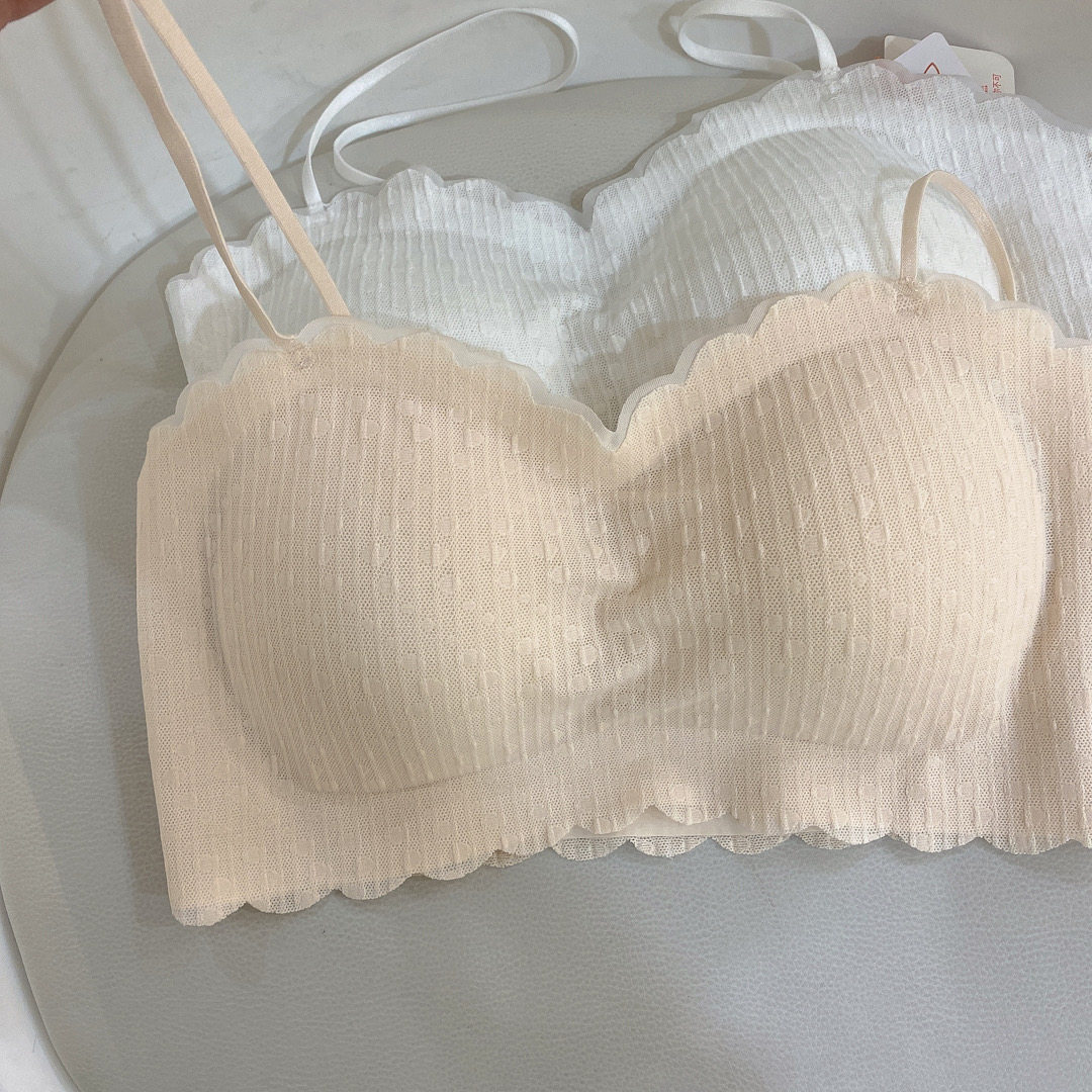 Girl hot girl lace with a thin bra clothes on the back of breast clothes