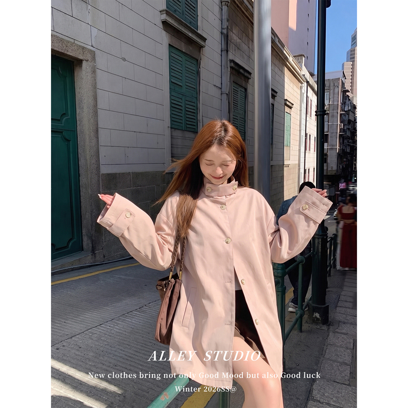 Korean-Style Urban Lightweight Pink Short Trench Coat for Women, New Autumn Style, Loose Fit, Slimming, Elegant, Commuter Stand-Collar Jacket Korean-Style Urban Lightweight Pink Short Trench Coat for Women, New Autumn Style, Loose Fit, Slimming, Elegant, Commuter Stand-Collar Jacket