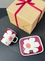 Бордовая большая кружка с сердцевиной пыльцы, прямоугольная подарочная коробка с тарелкой