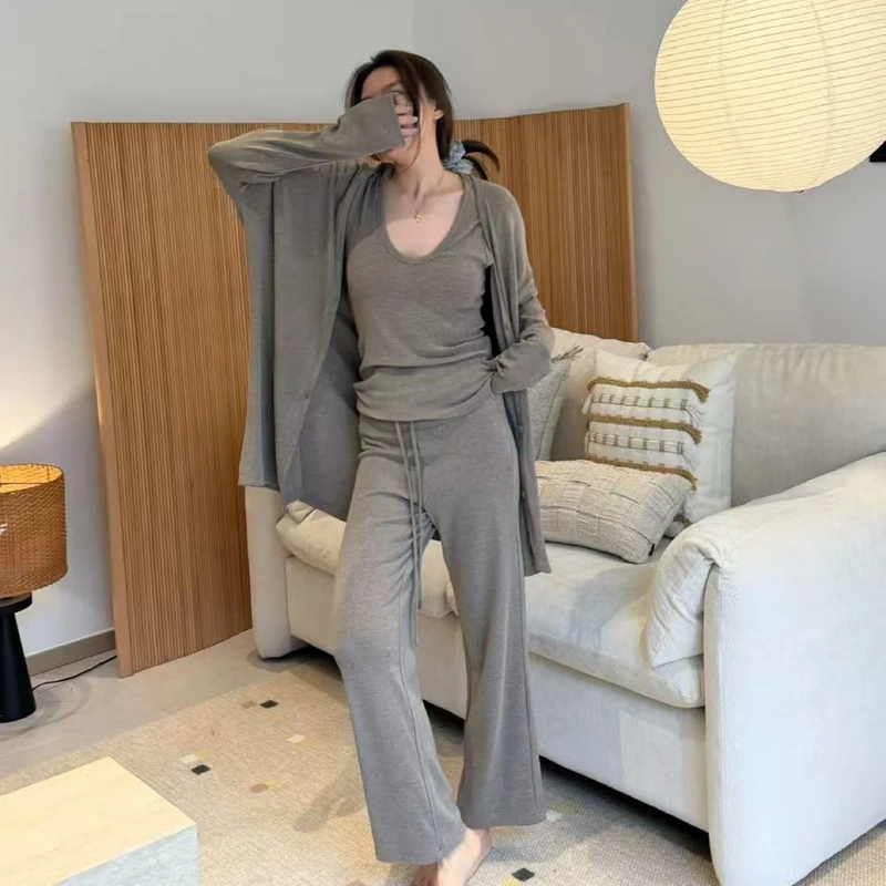 Fuyue Khaki Gray Autumn Style "Relaxed Three-Piece Set" Is a Comfortable and Versatile Quality Set That Maintains a Relaxed Feel Without Losing Its Texture Fuyue Khaki Gray Autumn Style "Relaxed Three-Piece Set" Is a Comfortable and Versatile Quality Set That Maintains a Relaxed Feel Without Losing Its Texture