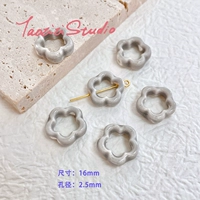 Светло -серого полой цветы