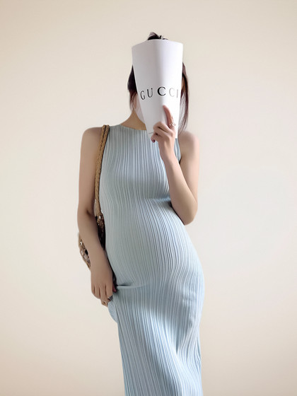 2025新款韩版孕妇装夏装连衣裙后开叉修身时尚背心裙薄针织孕妇裙