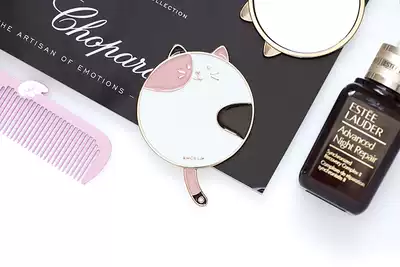 LOOK portable makeup mirror female creative cartoon cute cat small mirror ins metal round mini mirror girl heart